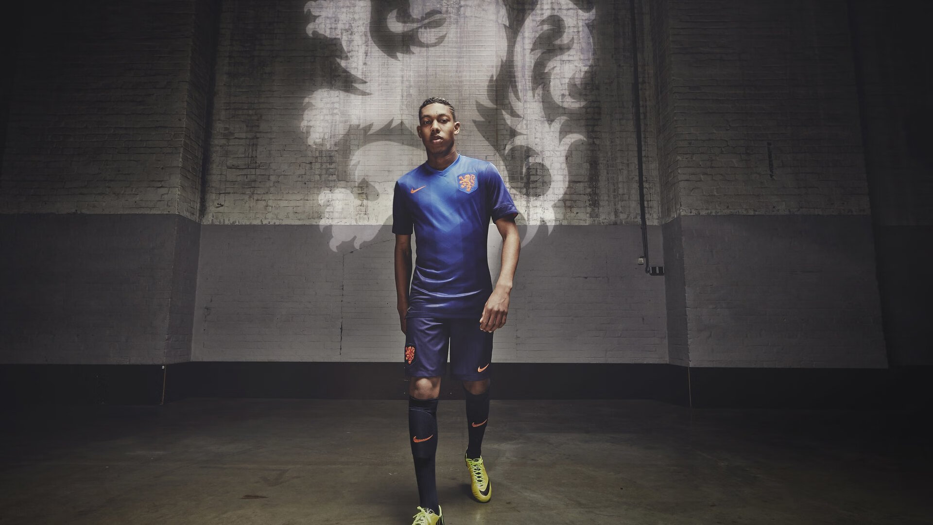 开云体育官方网站登陆-“足球场馆智能照明系统正式启用,节能环保”,足球场灯光照明方案